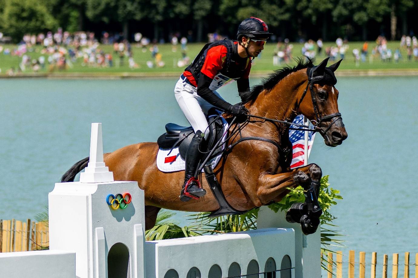 开云下载-英国队在团体项目中取得第一名