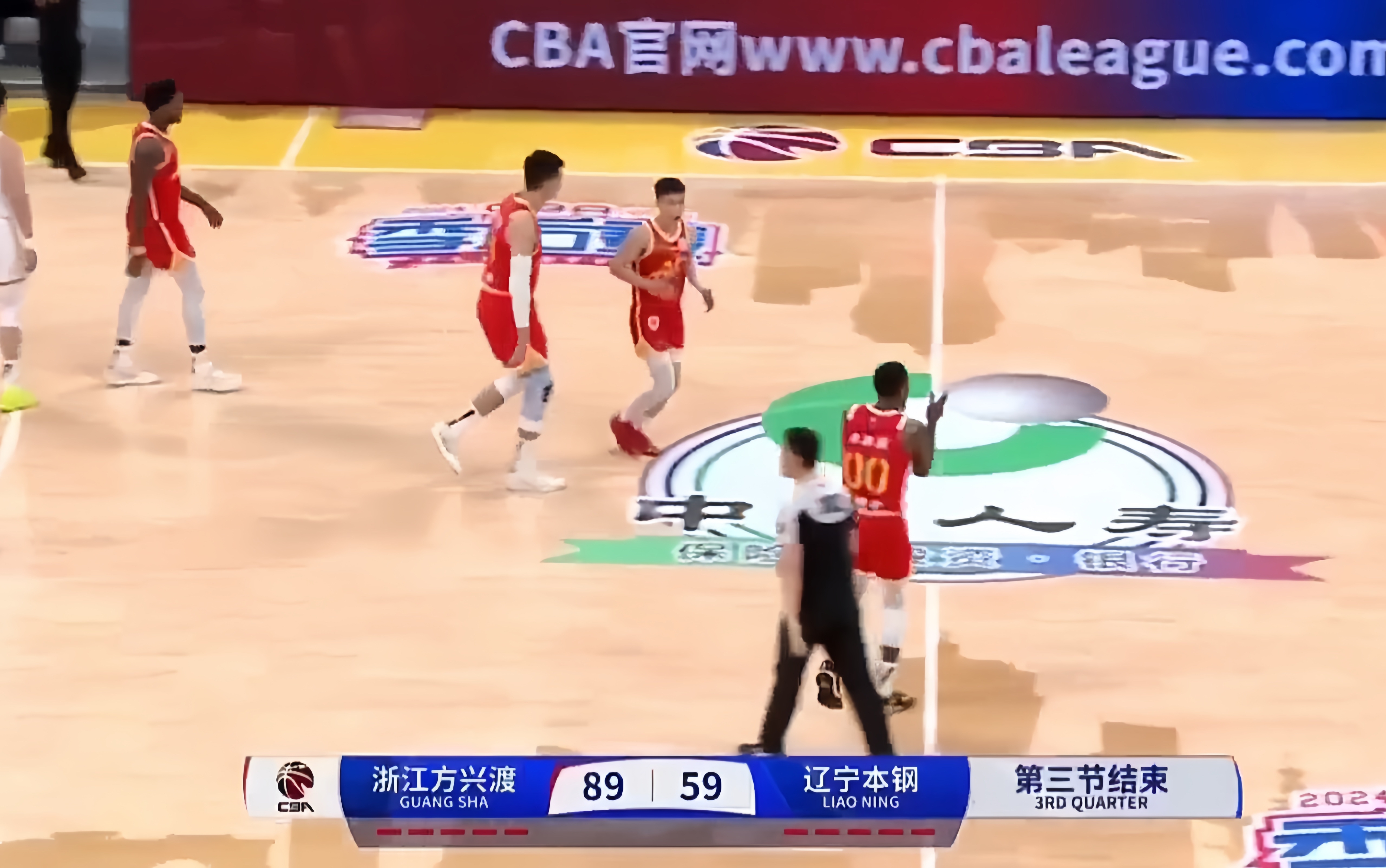 关于男子篮球冠军争夺赛，常规赛争分夺秒的信息