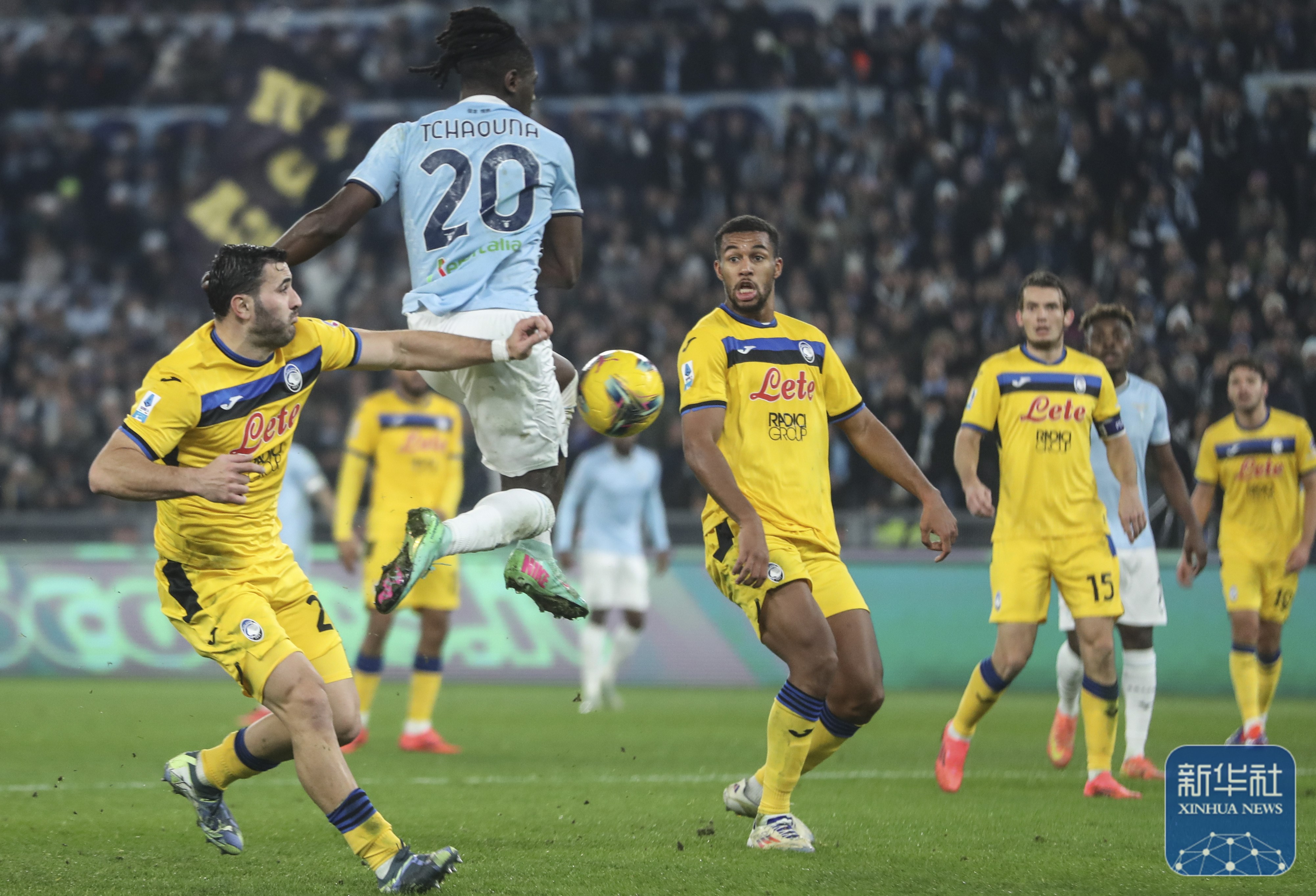 关于全场紧张激烈,球员们在场上拼尽全力的信息 关于全场紧张激烈,球员们在场上拼尽全力的信息