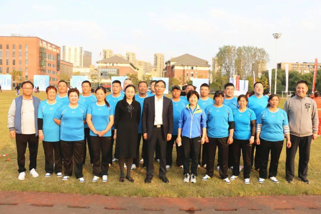 队员们在场上奋勇争先,力争一流成绩 队员们在场上奋勇争先,力争一流成绩