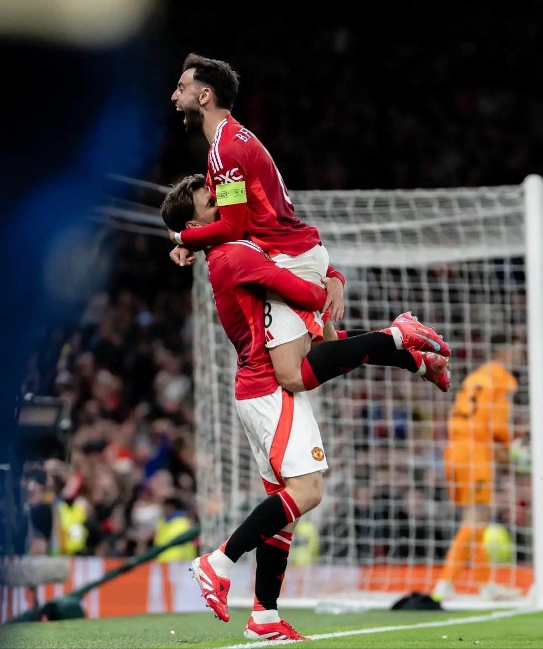 开云体育中国-曼联遭遇连败,欧冠之路岌岌可危