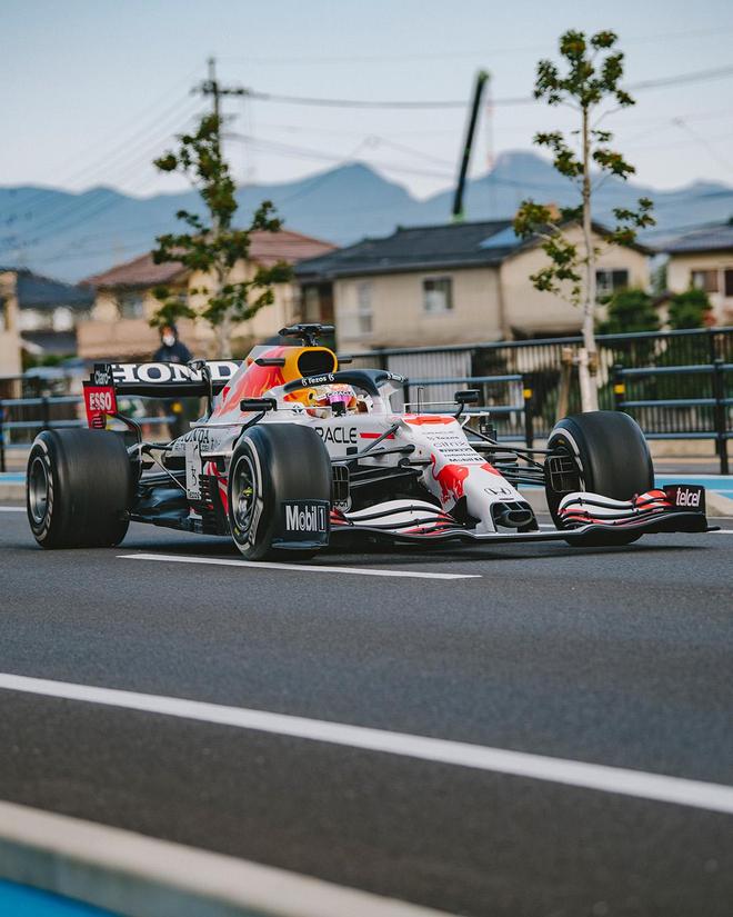 开云APP-红牛车队轻取红牛二队，佩雷兹统治全场