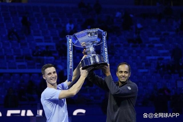 开云体育官网-ATP总决赛险胜年终总决赛，德约科维奇带队取胜
