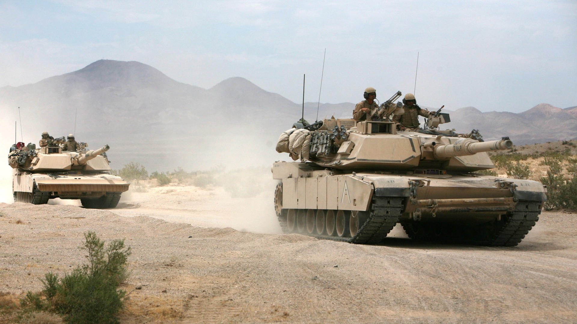 赛道与球场,布克F1首秀接管比赛,公牛提前终结尼克斯悬念