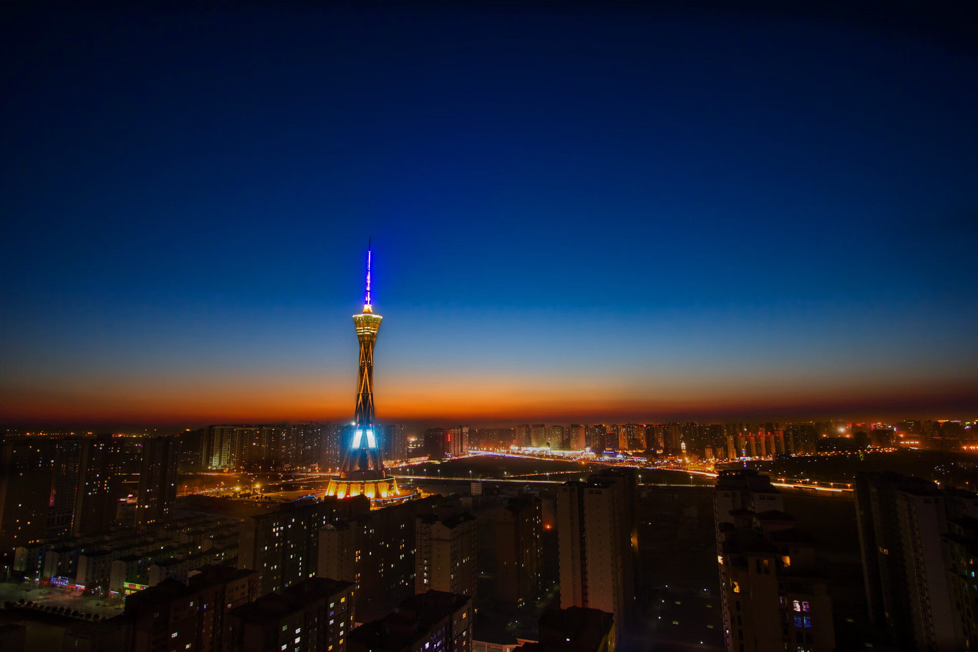 开云-绿茵君主登基夜，萨内用血肉之躯在法摩鏖战中签下2026王座契约